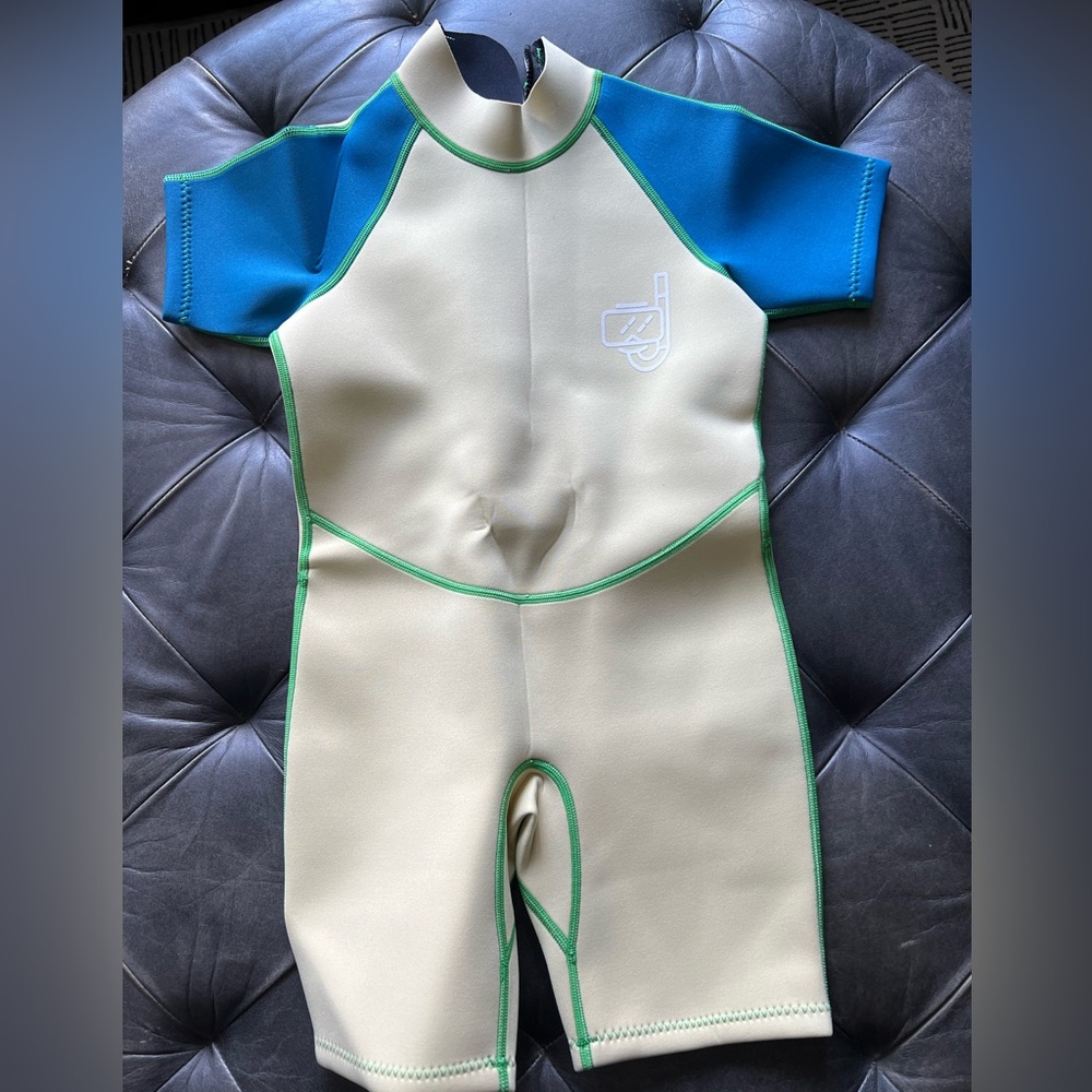 Kids wetsuit size 9/10